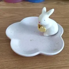 陶器　ハンドメイド　ウサギ付き花形香炉立て