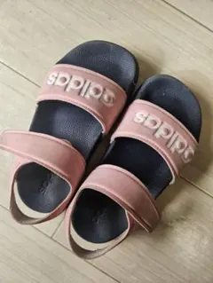 adidas ピンク サンダル　18㎝