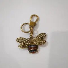 GUCCI 蜂型キーホルダー　【訳あり 計4箇所欠損】