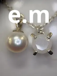 e.m 真珠とクリスタル　シルバー925 ネックレスのサムネイル