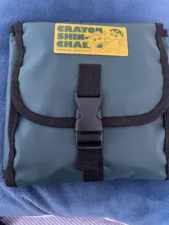 非売品！クレヨンしんちゃん トラベルポーチ ダークグリーン