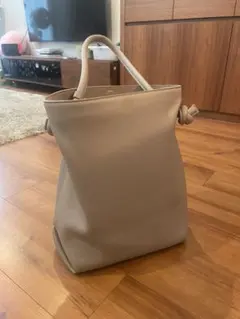 VASIC ヴァジック　ベージュトートバッグ レザー結び目デザイン