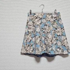 碎花喇叭裙 膝下