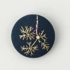 線香花火の刺繍ブローチor刺繍ヘアゴム　ハンドメイド　くるみボタン