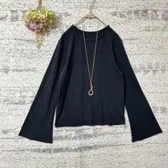 フレア袖 黒 トップス