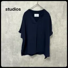 # studios スタジオス　ネイビー Vネック 半袖トップス ブラウスのサムネイル