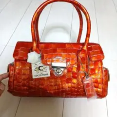 【新品】COCCO FIORE ハンドバッグ エナメル調 クロコ型押しのサムネイル