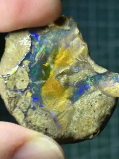 セール エチオピアオパール 35.9ct 青緑黄色多色！