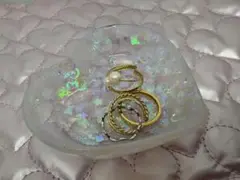 ハート型の小物入れ（指輪は売り物ではございません）