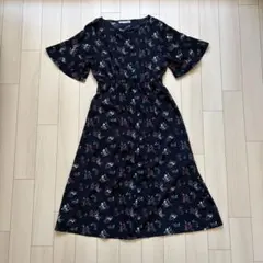 E hyphen world gallery ワンピース　小花柄