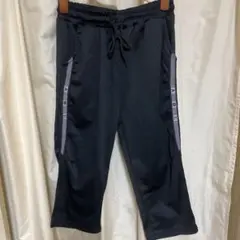黒のストレッチジャージパンツ