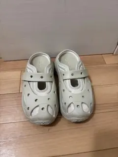 crocs ケージド ミュールのサムネイル