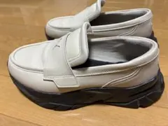 PUMA 厚底ローファー ホワイトのサムネイル