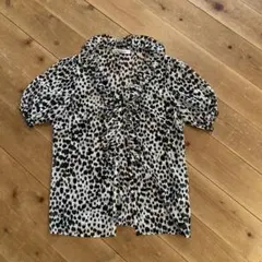 美品　M-premierBLACK ヒョウ柄フリルブラウス サイズ34のサムネイル