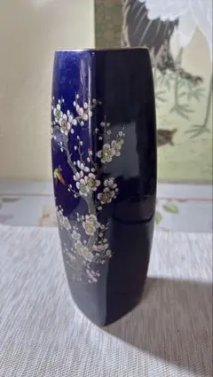 濃紺の花瓶 花と鳥の装飾 陶器製