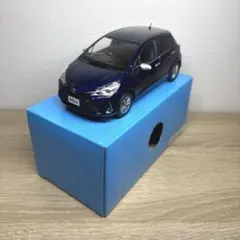 【新品未使用】トヨタ ヴィッツ ジュエラ 1/30カラーサンプルミニカー 非売品のサムネイル