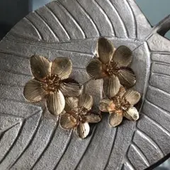 フラワーピアス　ゴールドピアス　ウェディング　結婚式