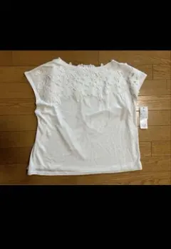 ♪新品　インシード　花レースホワイトトップス　Lサイズのサムネイル