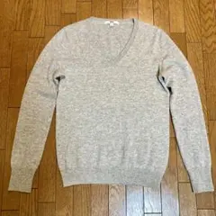 UNIQLO Vネック　カシミヤセーター