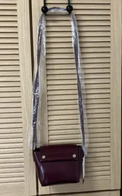 新品ワイン色ショルダーバッグ