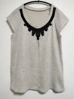 【ビーズ装飾付き　ベージュチュニック丈ワンピース】