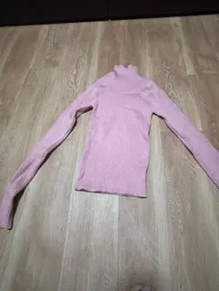 ピンク タートルネック セーター