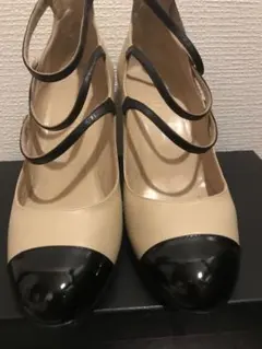 CHANEL ベージュ ブラック ストラップ ハイヒールのサムネイル