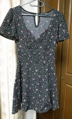 SPIRALGIRL 黒×花柄ミニロンパース