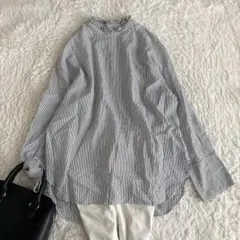 美品✨人気✨スピックアンドスパン　フリルカラーストライプシャツ　ブラウスのサムネイル
