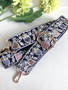いちご柄インド刺繍リボンショルダーストラップ　ネイビー