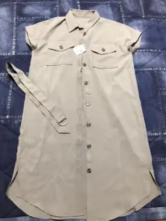 イングカーキ色Mサイズシャツワンピ羽織り。お値下げ不可