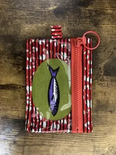 魚刺繍の布製小物入れ