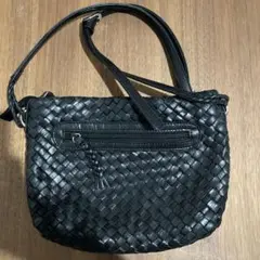 ブラック編み込みレザーショルダーバッグ
