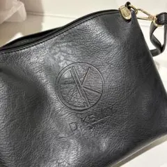 黒い合成皮革ショルダーバッグ