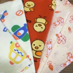 ハギレセット　赤ちゃん　ベビー服・小物　3種　可愛い　スタイ　手作り　まとめ売り