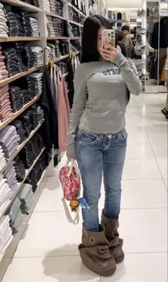 Brandy Melville トップス　海外ガール