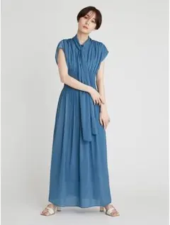 【最終値下げ】シャーリングパネルワンピース　ブルー