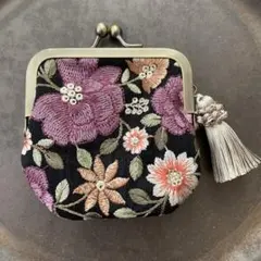 インド刺繍リボン　がま口　ハンドメイドポーチ ブラック　花柄