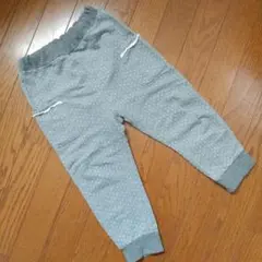 ドット柄グレーのテーパードパンツ