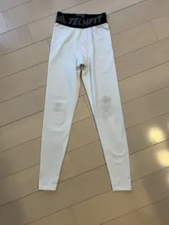 adidas TECHFIT ホワイトインナータイツ