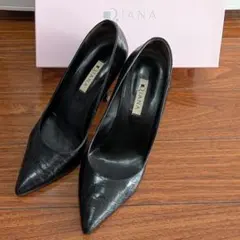 DIANA クロコ型押し ポインテッドトゥ パンプス ブラックのサムネイル