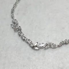 ◇未使用級◇スワロフスキー　ルイズン　ネックレス　リーフ型　葉　雪