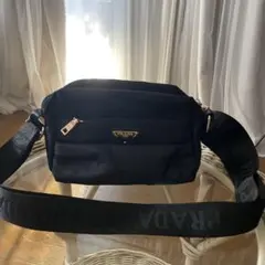 美品　PRADA ノベルティ　ブラック ショルダーバッグ