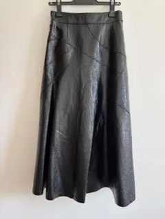 AKIRANAKA（アキラナカ）　フェイクレザースカートのサムネイル