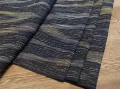 ハギレ　黒ベース　古風な柄　550g