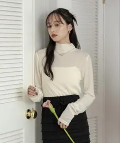 hinari ヒナリ　ギャザーハイネックシアートップス　アイボリー