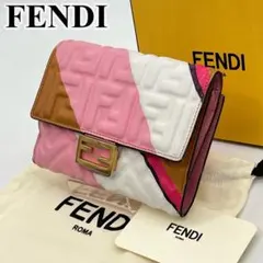 FENDI 二つ折り財布 バゲット FFロゴ エンボス マルチカラー 付属品付きのサムネイル