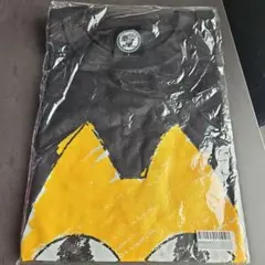 アニメキャラクターTシャツ 黒と黄色・白と赤