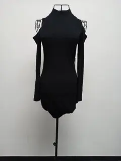 001Forever２１ブラックオフショルダー長袖トップス