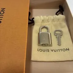 ルイヴィトン パドロック　南京錠シルバー色